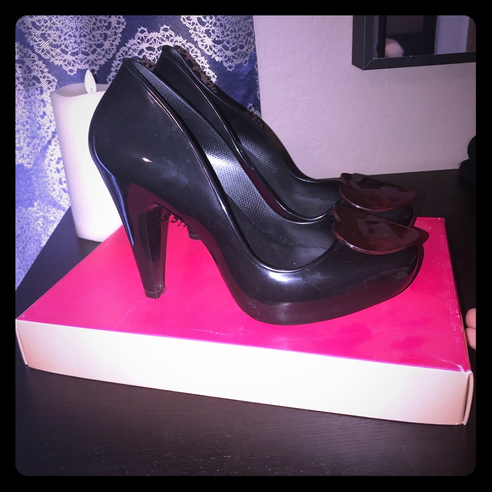 Black heels in great condition like new!